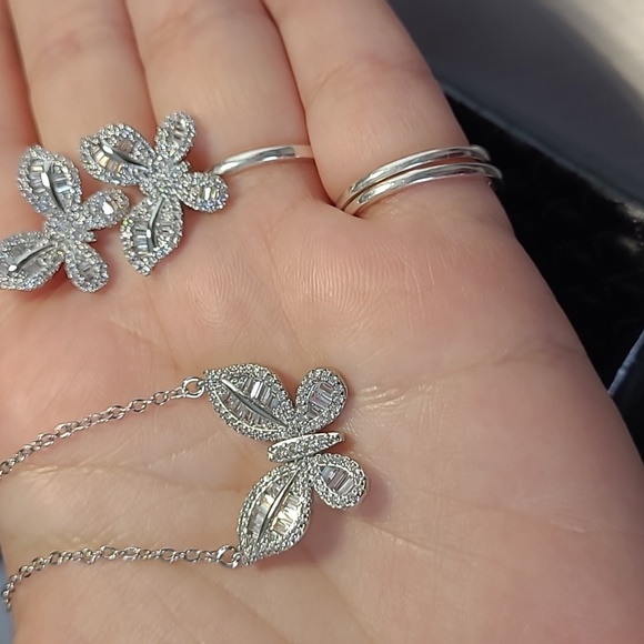 Butterfly Set Necklace & Earrings - Picture 7 of 10